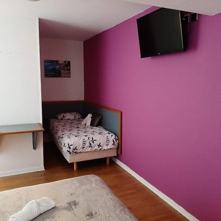 Hotel Du Cerf La Guerche-sur-l'Aubois Zimmer foto