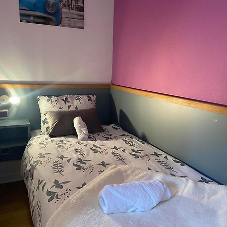 Hotel Du Cerf La Guerche-sur-l'Aubois Zimmer foto