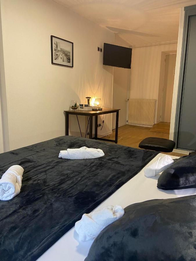 Hotel Du Cerf La Guerche-sur-l'Aubois Zimmer foto