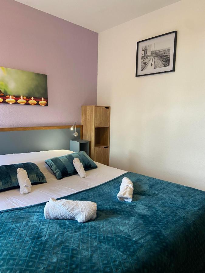Hotel Du Cerf La Guerche-sur-l'Aubois Zimmer foto
