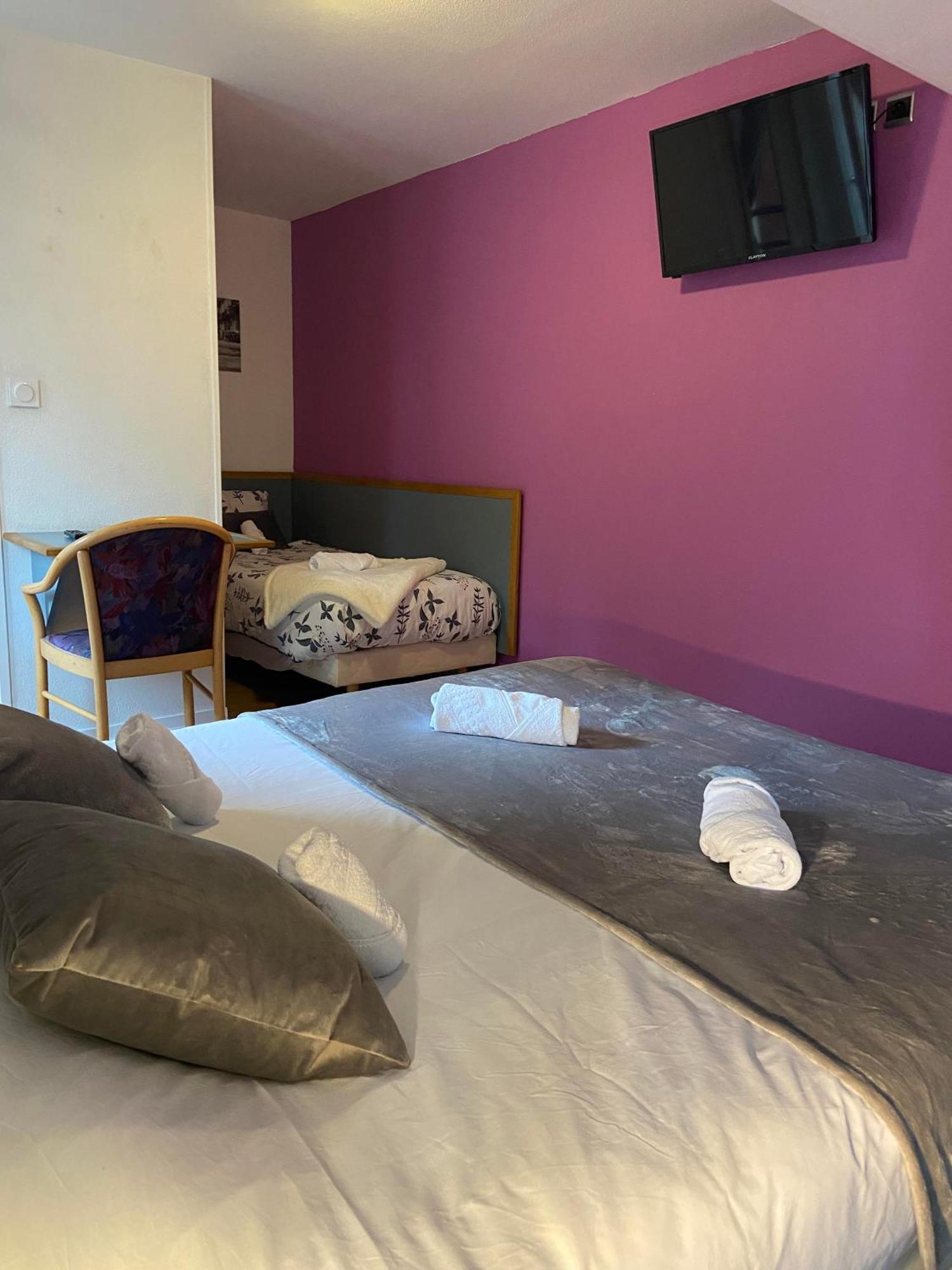 Hotel Du Cerf La Guerche-sur-l'Aubois Zimmer foto